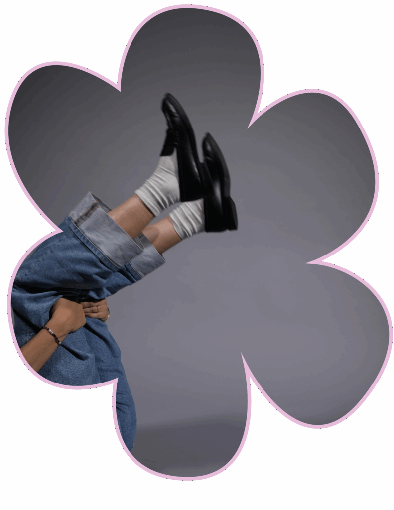 Füsse, die in die luft gestreckt werden